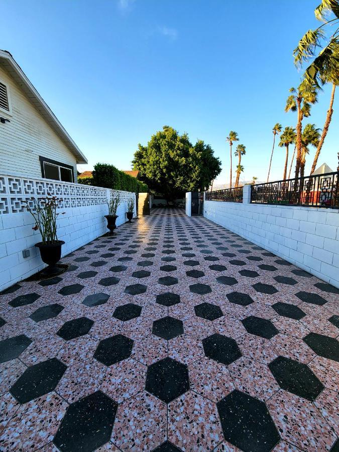 Saint Boniface Hotel Indio Esterno foto